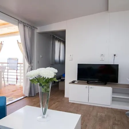 Mobile Frangipani 2 Holiday home *